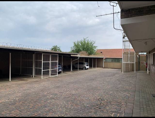 2 BEDROOM APARTMENT FOR SALE IN KEMPTON PARK EXT 3